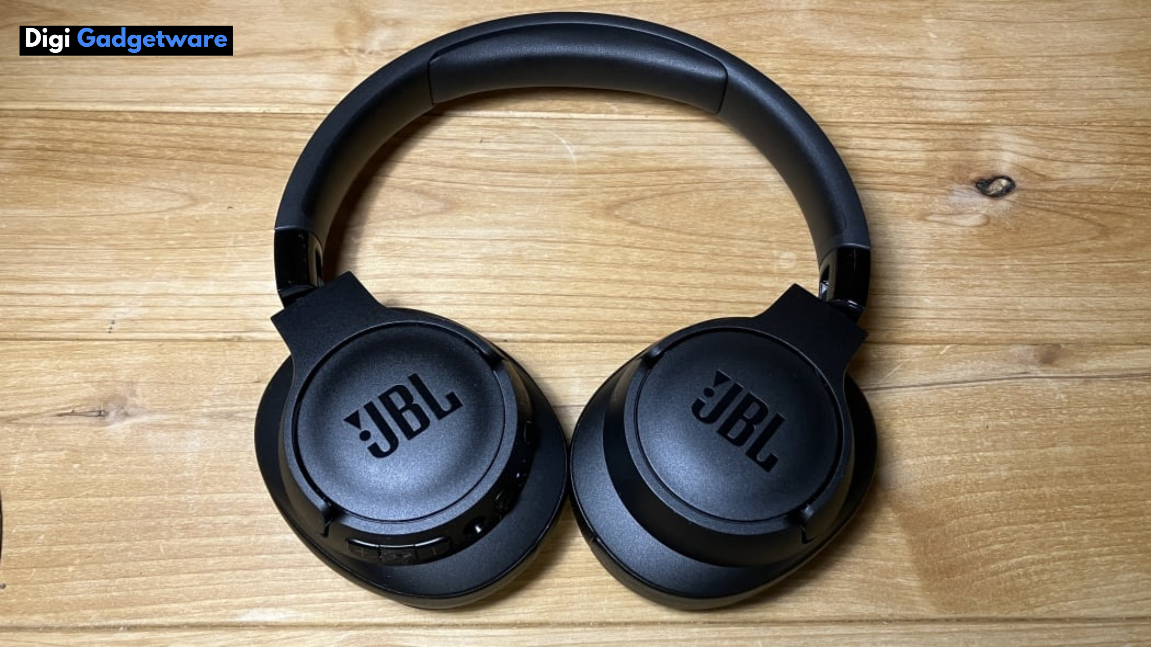 best noise-cancelling headphones with mic